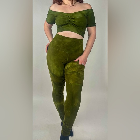 Blossoming Bumble CUSTOM Vanguard Leggings